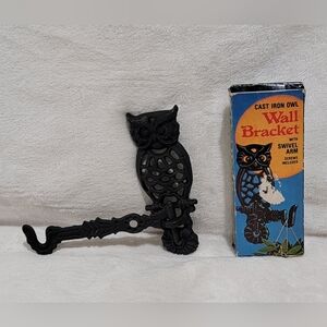 VTG Cast Iron Owl Wall Bracket Hook - Black